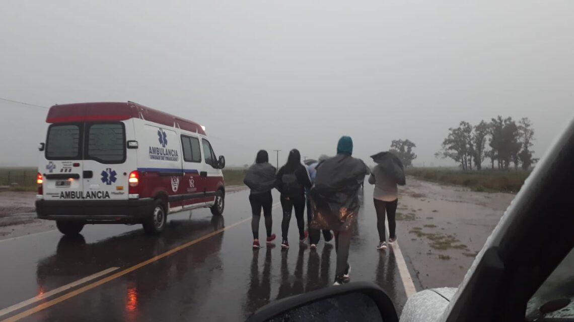 ¿DEVOCIÓN O IMPRUDENCIA? A PESAR DE LA TORMENTA UNAS 50 PERSONAS PEREGRINARON A CARRETA QUEMADA