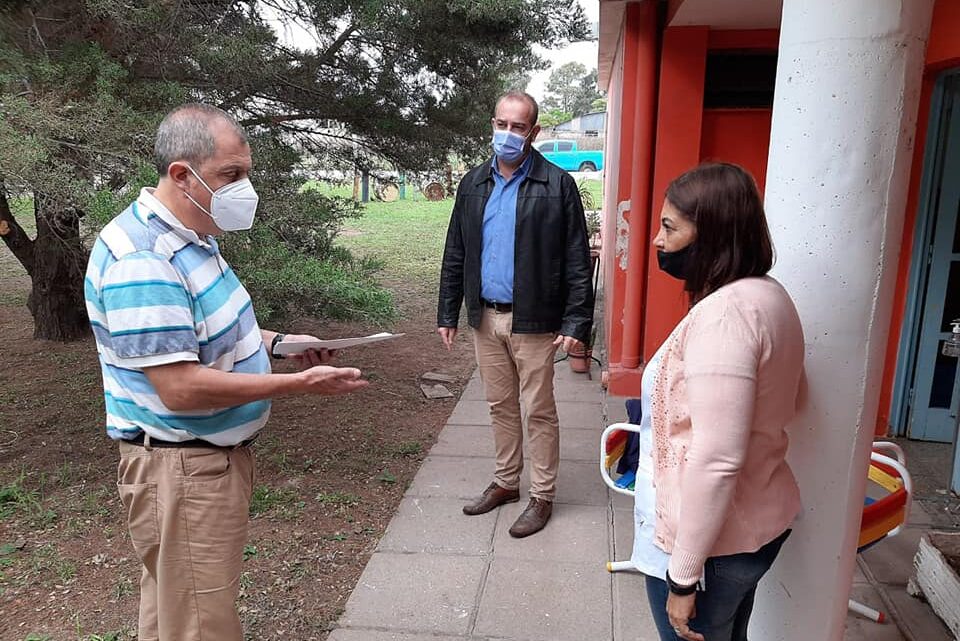 La Para: Técnicos de la provincia visitaron edificios escolares