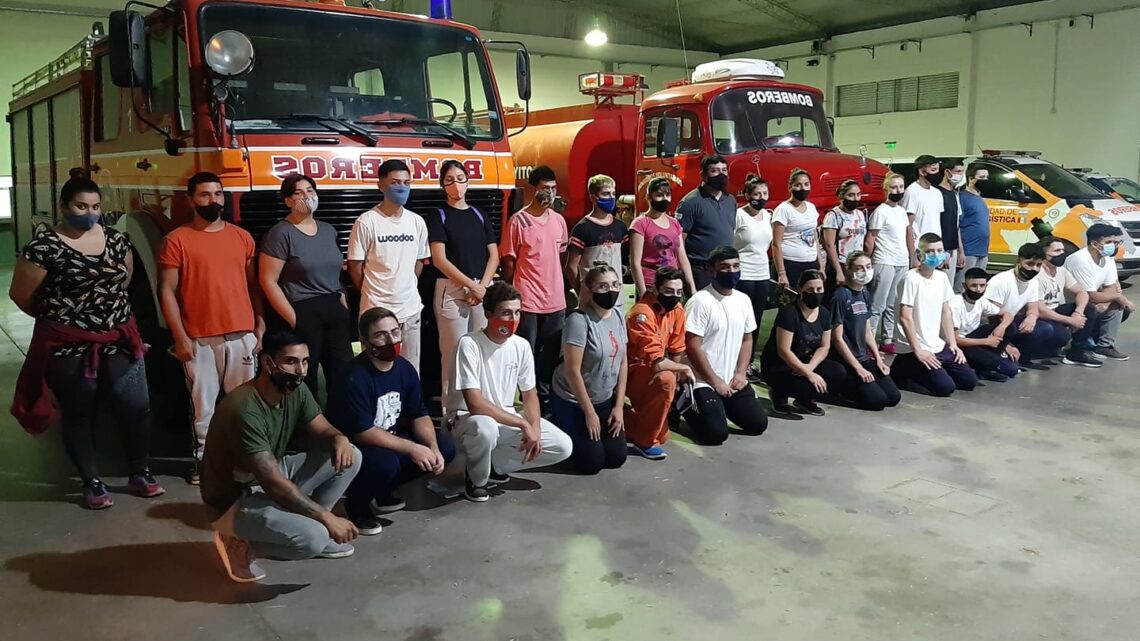 Bomberos de Arroyito y El Tío presentaron a sus nuevos aspirantes