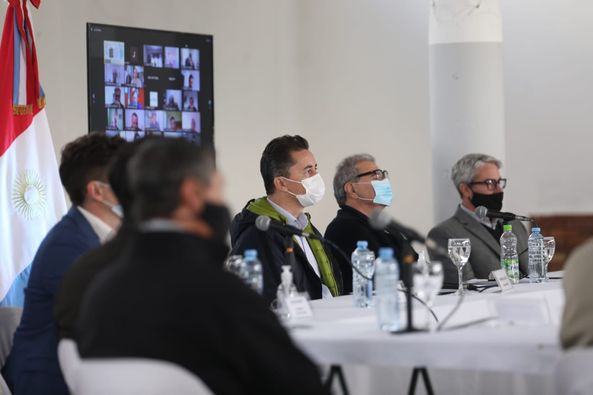 Obispo Trejo: Provincia entregó fondos para la construcción de 12 embalses de retardo