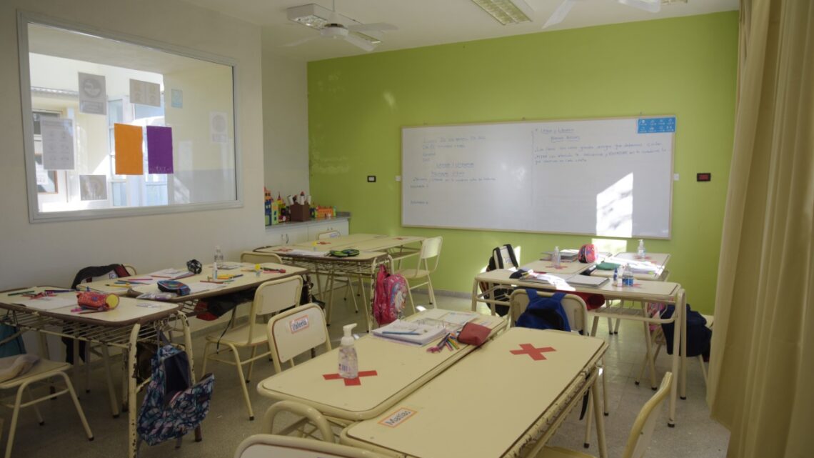 Arroyito: Municipio lleva adelante mejoras en la escuela de El Descanso