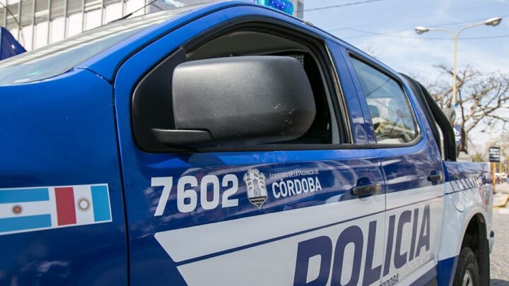 Persecución policial terminó con dos detenidos y una moto secuestrada en Arroyito