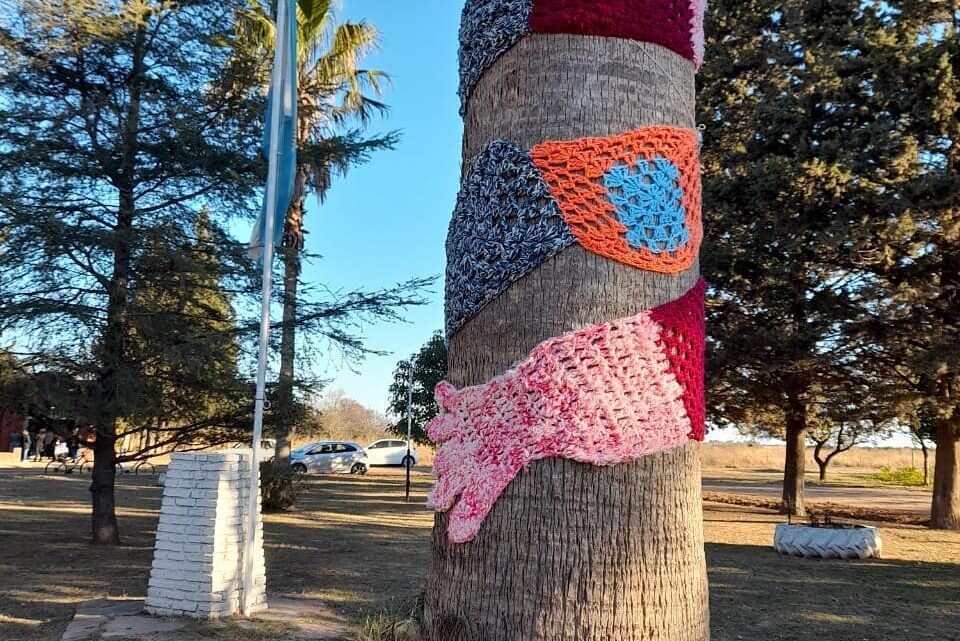 Mirá que lindo. Villa Fontana abrazó a los árboles con la llegada del invierno