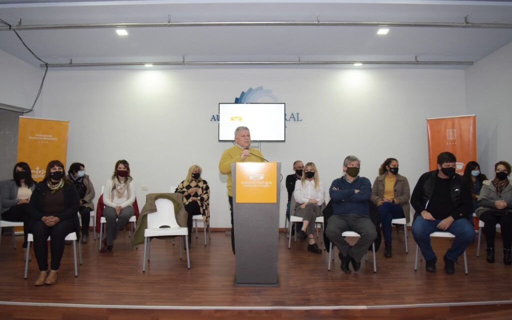 Arroyito: El intendente Benedetti entrega los subsidios a comerciantes afectados por la pandemia