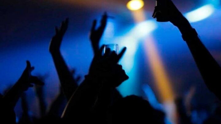 Una pareja fué agredida por una potota de jóvenes a la salida de un boliche