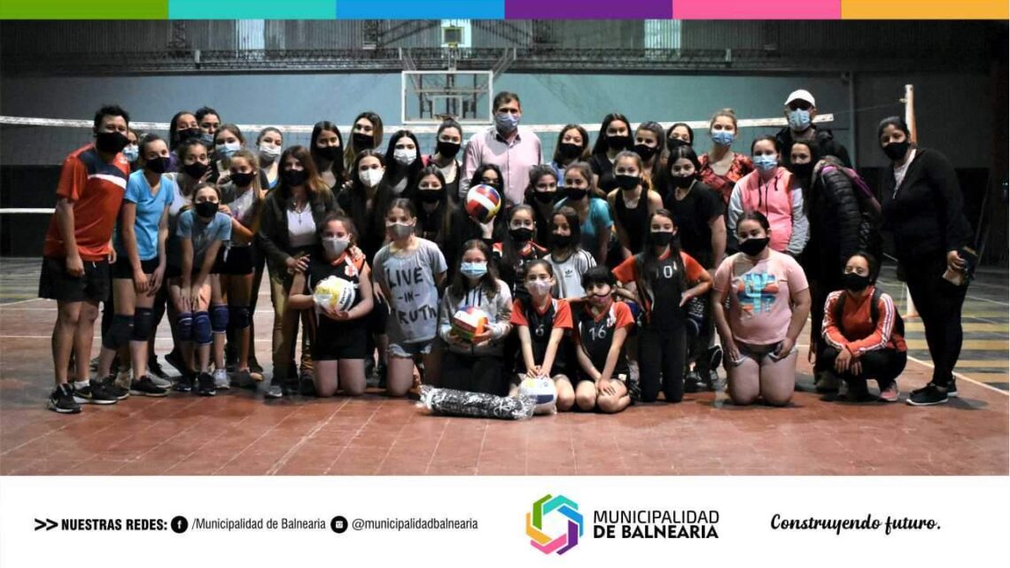 Balnearia: Municipalidad entregó equipamiento deportivo a club local