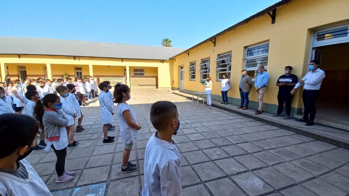 La Para: Construirán un SUM con material reciclado en la escuela Vélez Sarsfield