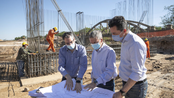 Schiaretti firmó la ejecución del pavimento de la ruta que une La Para con Sacanta