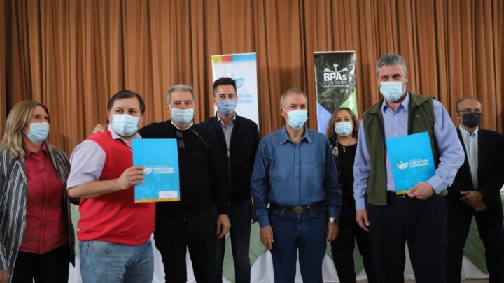 Schiaretti anunció desagües para Morteros y entregó aportes a productores de San Justo