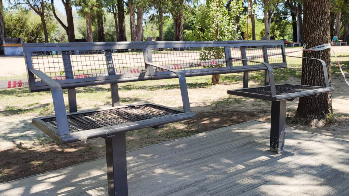 Arroyito sumó bancos adaptados en el Balneario Municipal Arroyito sumó bancos adaptados en el Balneario Municipal
