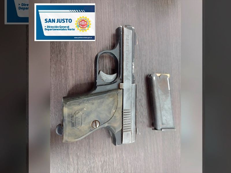 Región: Se disparó accidentalmente con un arma y se hirió en las dos piernas