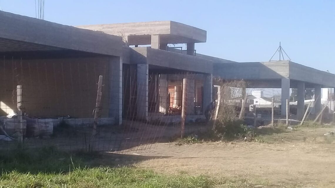 Arroyito: Padres piden a la Provincia que termine el edificio de la escuela PROA