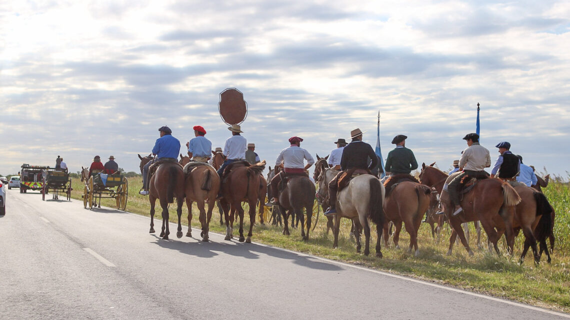 Un centenar de jinetes cerraron la semana brocheriana con una cabalgata