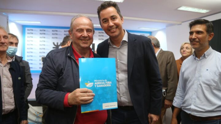 Calvo encabezó el acto de entrega de aportes por Buenas Prácticas Agropecuarias en San Francisco