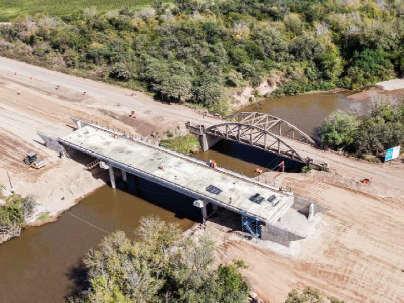La Para: Avanza la obra del nuevo puente sobre el río Suquía