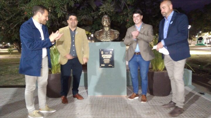 La Para: El intendente Guzmán inauguró el Auditorio Municipal y la primera etapa de la remodelación de la Plaza San Martín