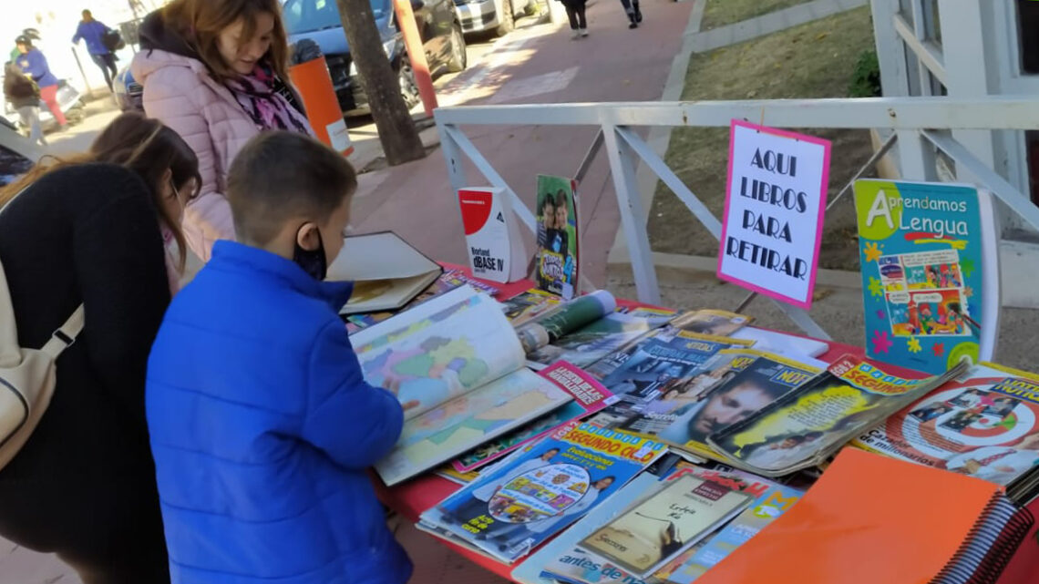 Arroyito: Comenzó la Feria de Libros Usados