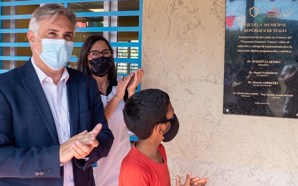 Llaryora avanza con la construcción de 51 aulas en escuelas municipales de la ciudad de córdoba
