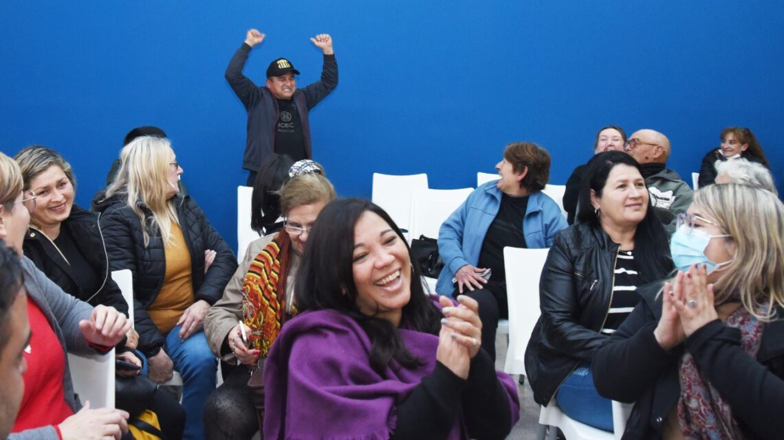 Arroyito: Benedetti entregó la escritura N°60 y sorteó 16 nuevas viviendas