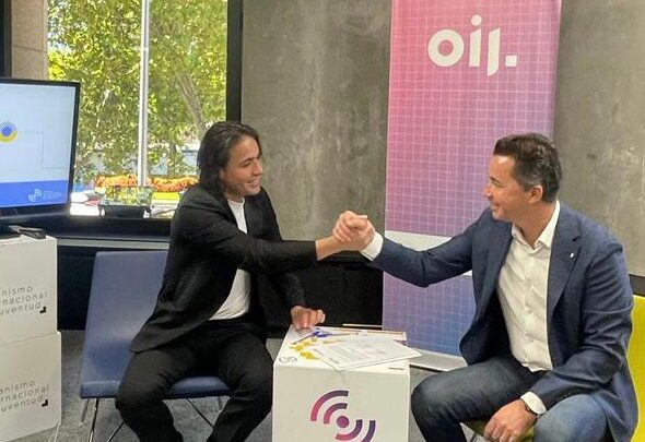 Manuel Calvo firmó un acuerdo de cooperación con el Organismo Internacional de Juventud