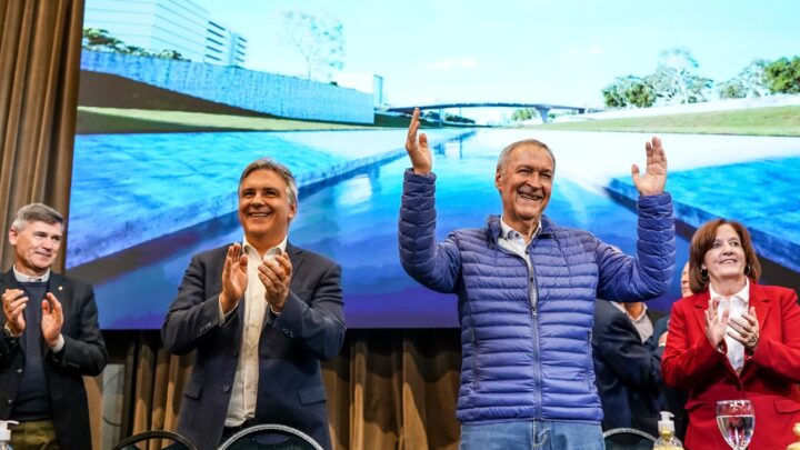 Schiaretti y Llaryora anunciaron la construcción de un nuevo y moderno puente peatonal sobre el Suquía