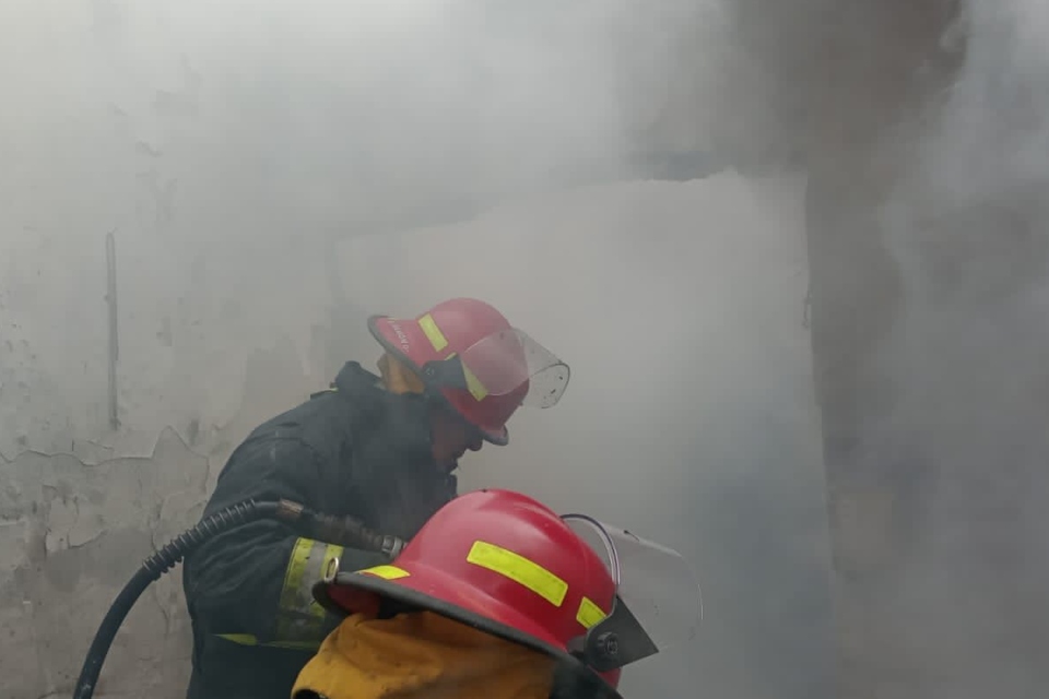 Sacanta: dos personas con heridas de gravedad al incendiarse una vivienda