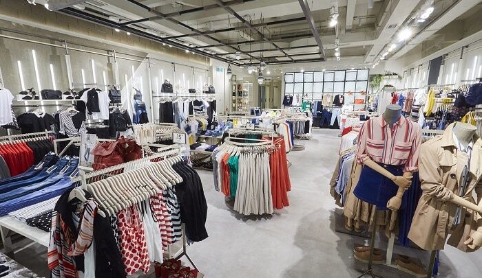 Las 60 marcas que acordaron congelar el precio de la ropa hasta diciembre