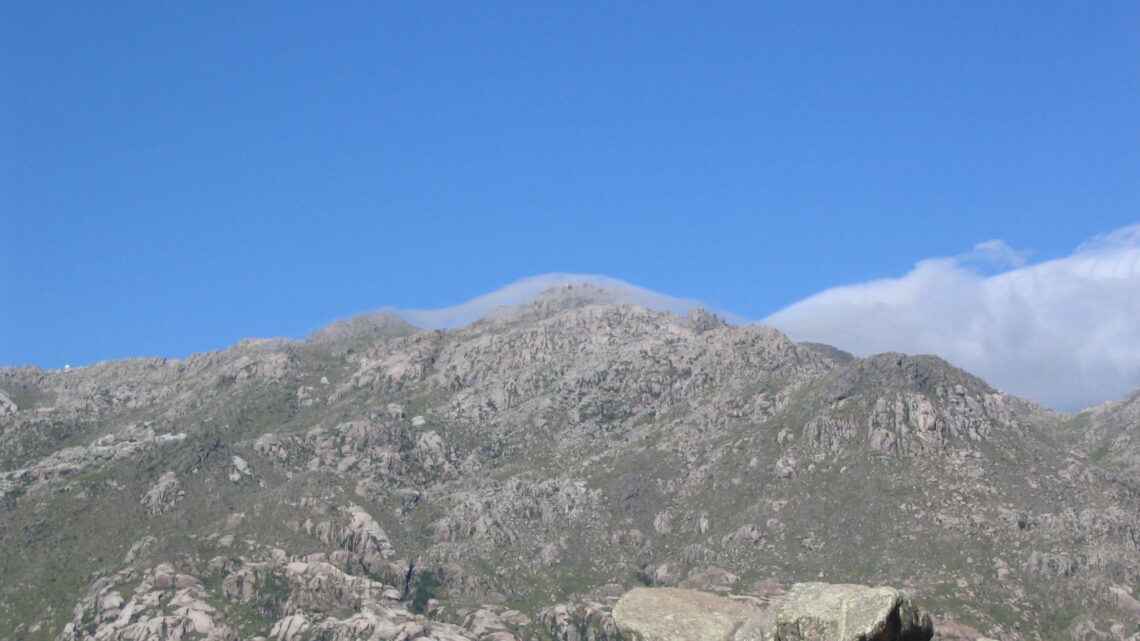 Rescatan a dos contingentes con niños varado en el Champaquí por la tormenta