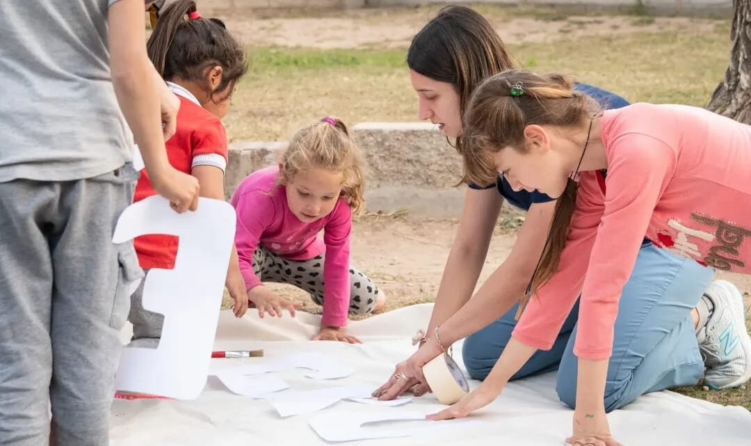 Villa Santa Rosa: la Municipalidad llega con el arte y la cultura a los barrios