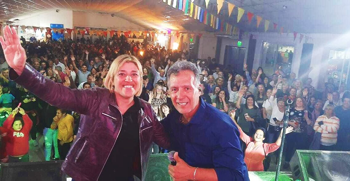 Río Primero cerró el mes de mamá con una multitud