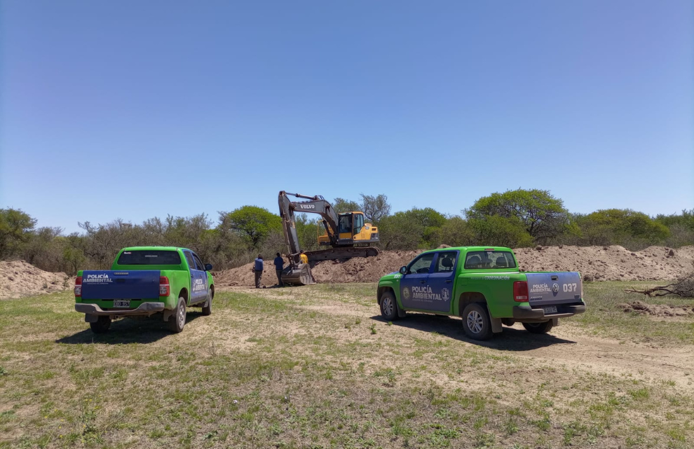 Río Primero: Policía Ambiental frenó extracciones de áridos ilegales y secuestró las máquinas