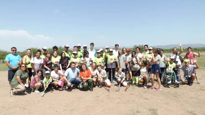 Villa Santa Rosa: viaje para alumnos de natación y hockey adaptado