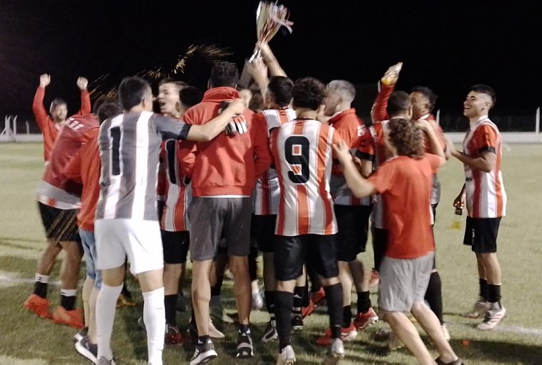 Fútbol: Rivadavia de Río Primero campeón absoluto de la Liga Regional