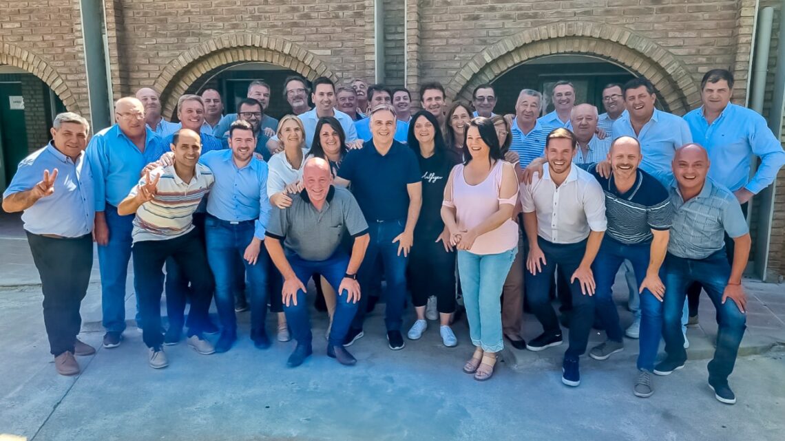 Alto apoyo político regional a la candidatura de Martín Llaryora