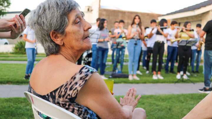 Villa Santa Rosa: la Escuela de Música Municipal brindó presentaciones en los Hogares de Día