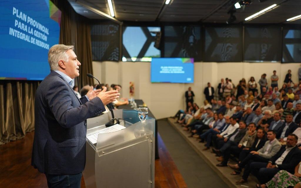 Llaryora acompañó a Schiaretti en el lanzamiento del plan provincial para la Gestión Integral de Residuos