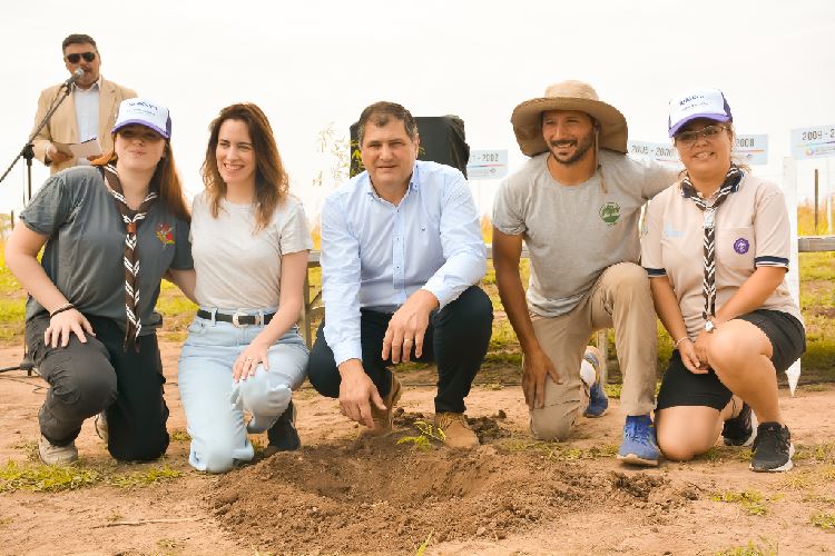 Balnearia: la Municipalidad junto al Grupo Scout plantaron más de 3000 algarrobos dentro del proyecto denominado Vida por Vida