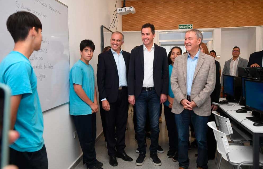 Schiaretti inauguró el edificio de la escuela PROA en Las Varillas Schiaretti inauguró el edificio de la escuela PROA en Las Varillas