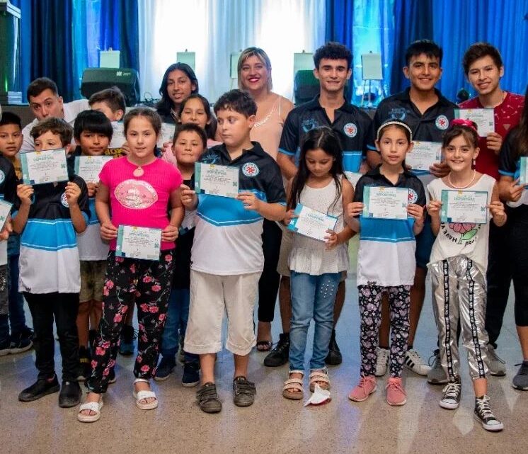 Río Primero: gran cierre de Talleres Municipales y entrega de reconocimientos Río Primero: gran cierre de Talleres Municipales y entrega de reconocimientos