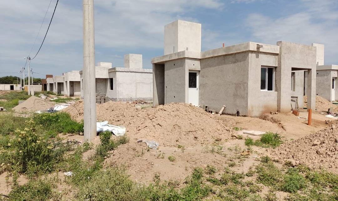 La Para: Se construyen 37 viviendas de tres planes coordinados por la Municipalidad
