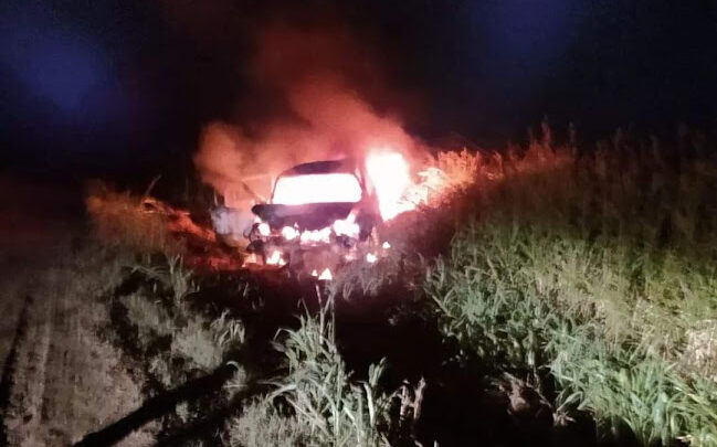 Altos de Chipión: Una familia chocó en un camino rural y se les incendió el auto