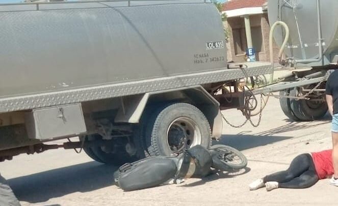 Balnearia: Una chica con lesiones leves luego de chocar en moto con un camión