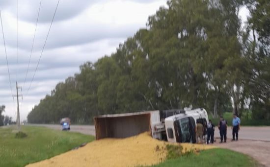 Un camionero de Arroyito se accidentó en Morteros