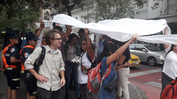 Docentes autoconvocados vuelven a marchar en Córdoba