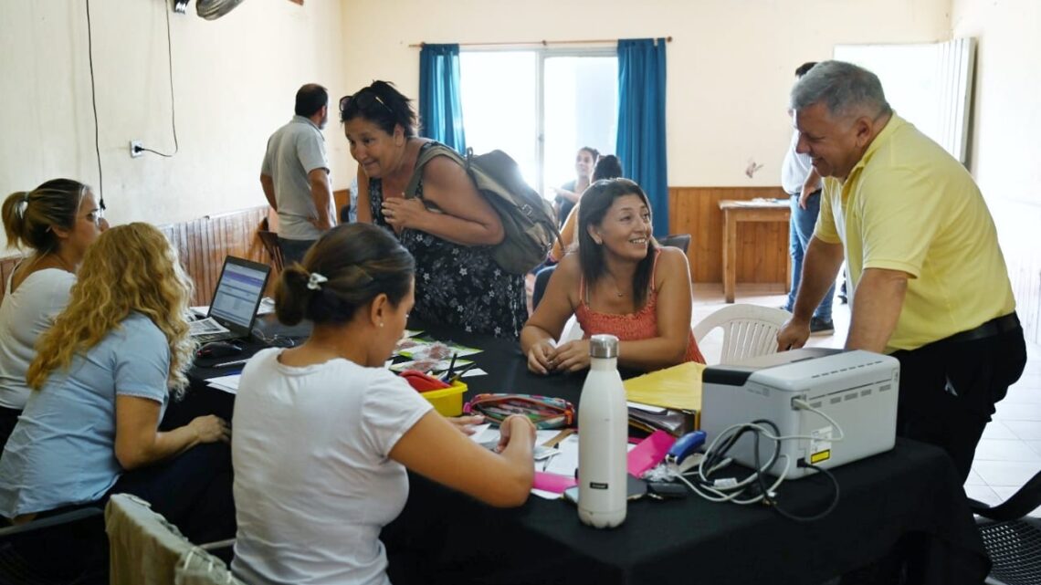 Arroyito: más de 350 personas ya hicieron trámites en los Punto Vecino