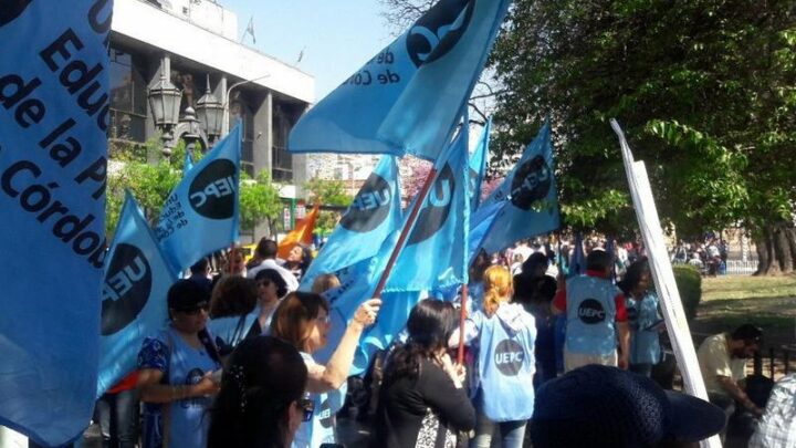 Salarios: Córdoba ofrece a los docentes un 60% para el segundo semestre