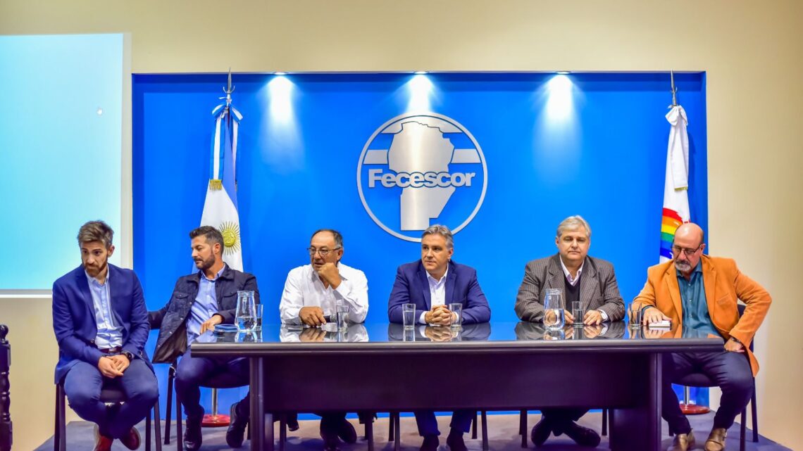 Martín Llaryora encabezó una jornada de trabajo con cooperativas y mutuales de la provincia