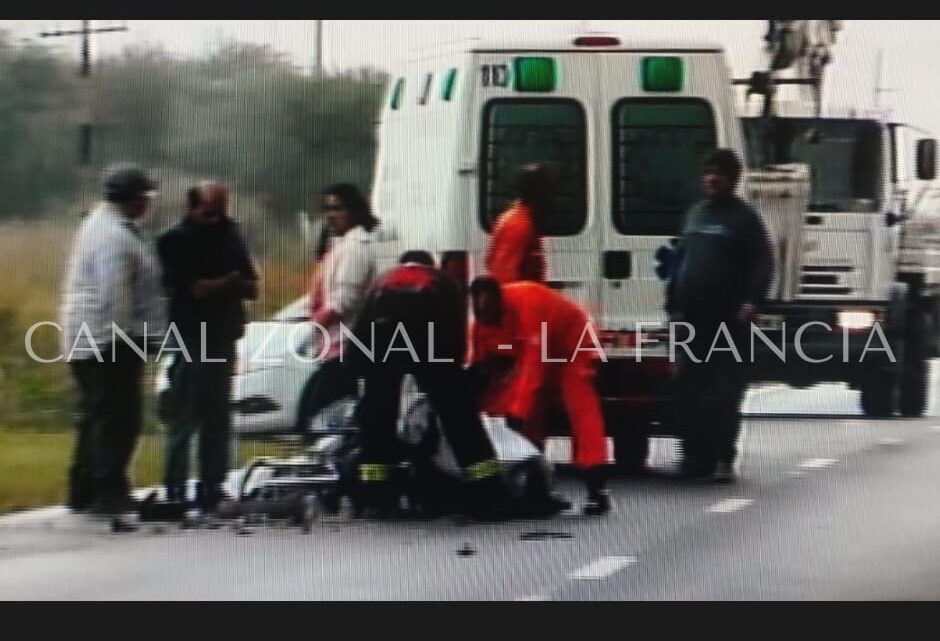 Muere un motociclista al impactar con un camión cerca de La Francia