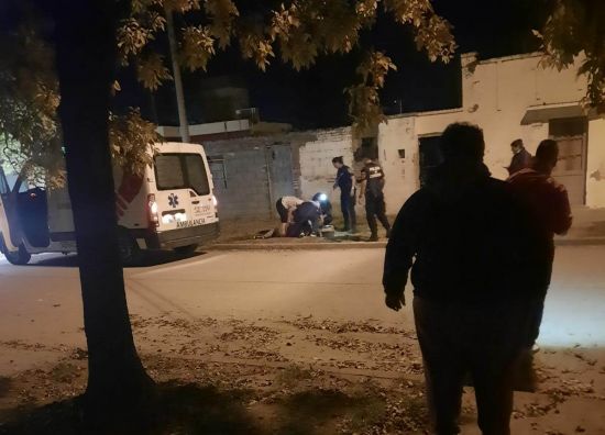 Policías encontraron a un hombre baleado en Morteros. Está grave.