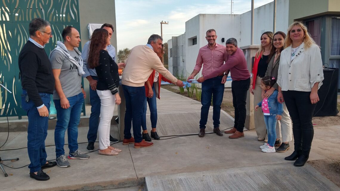 Villa Fontana: Biagioli inauguró el nuevo Centro Cultural, obras de adoquinado de calles y cordón cuneta